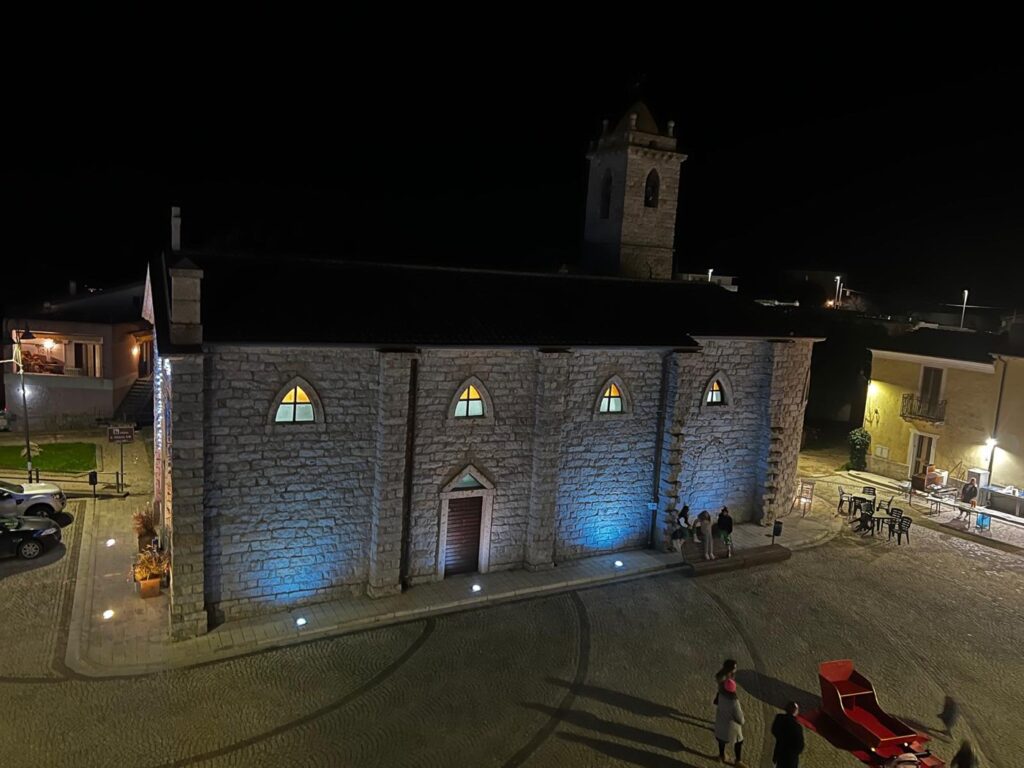 Telti chiesa notte